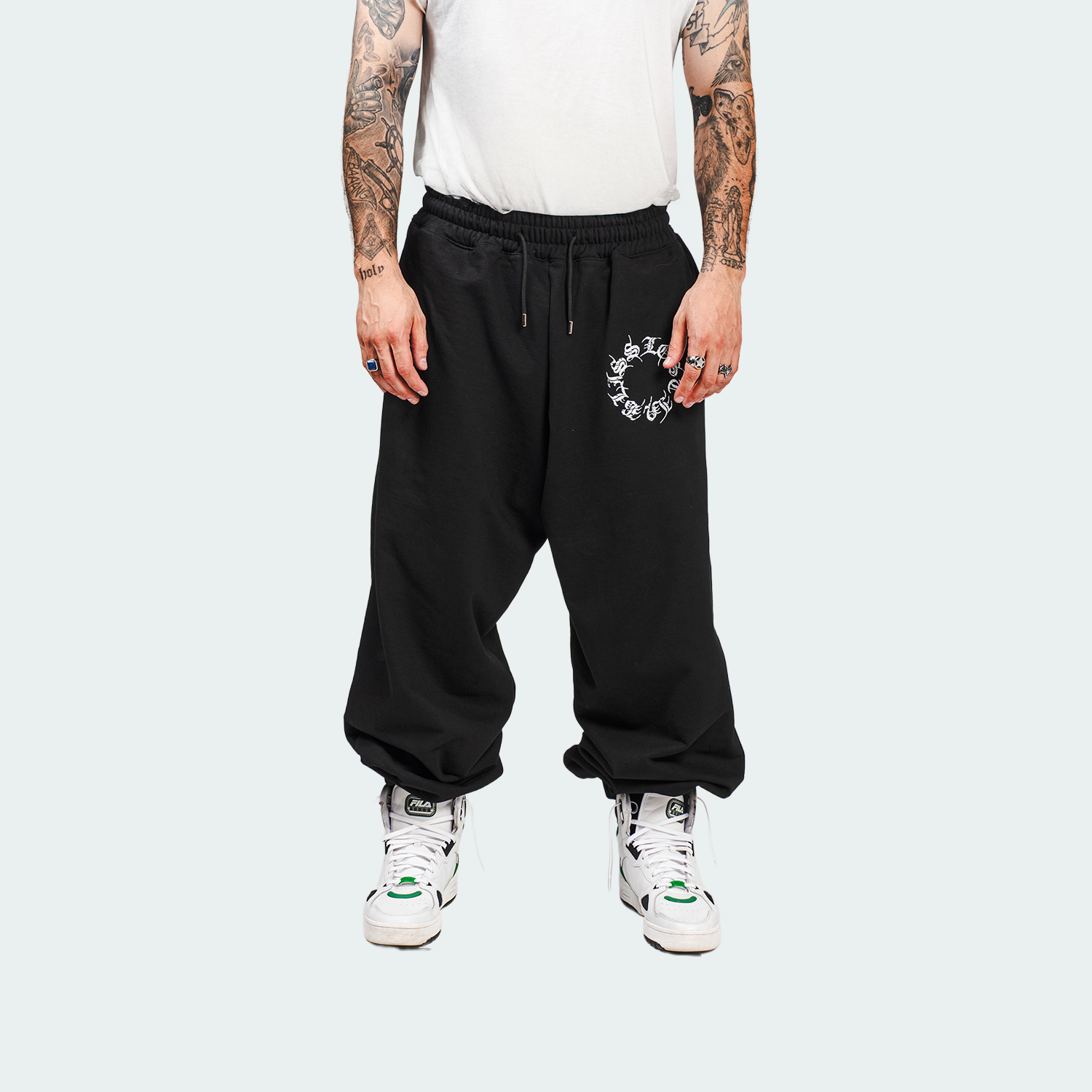 Baggy pants circle logo