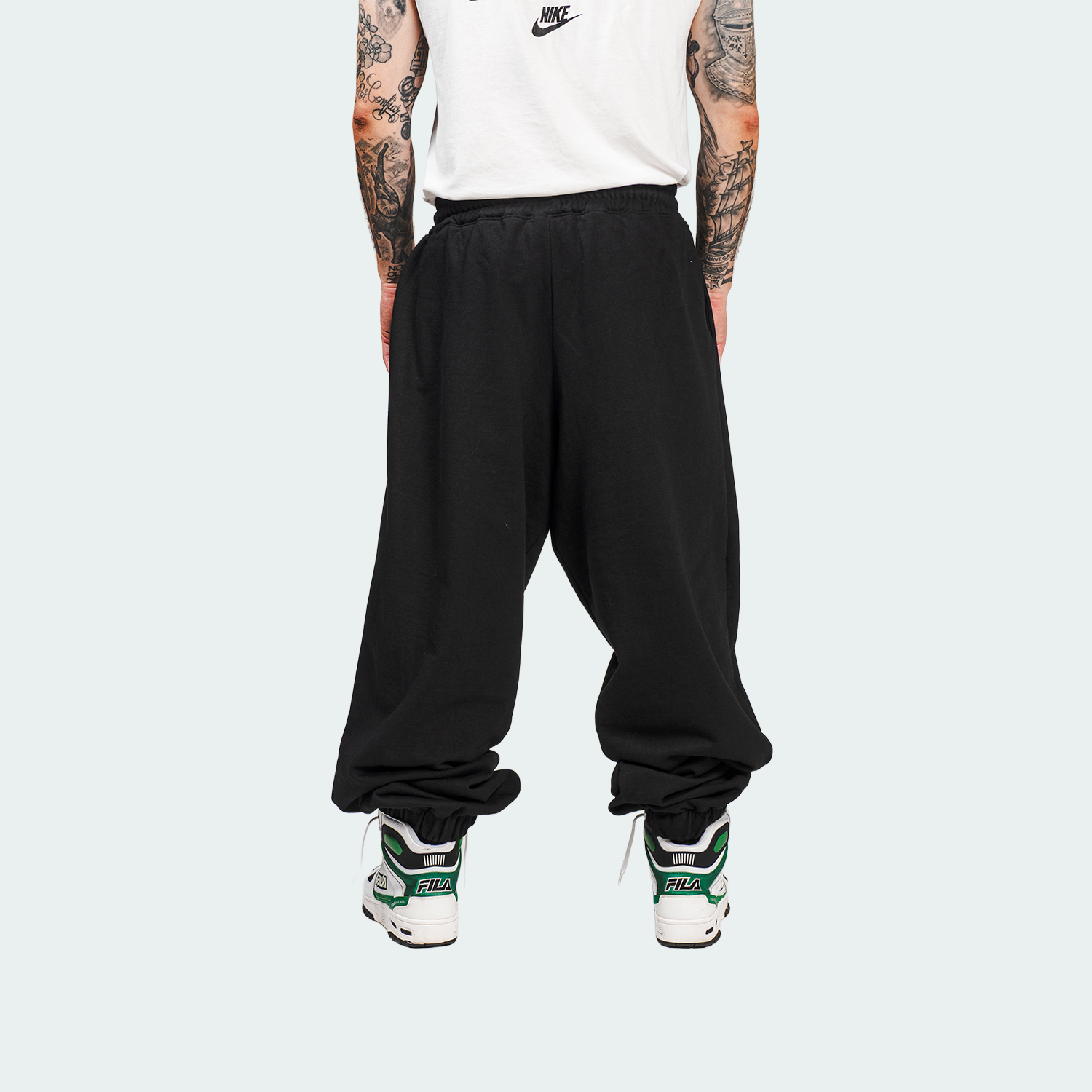 Baggy pants circle logo